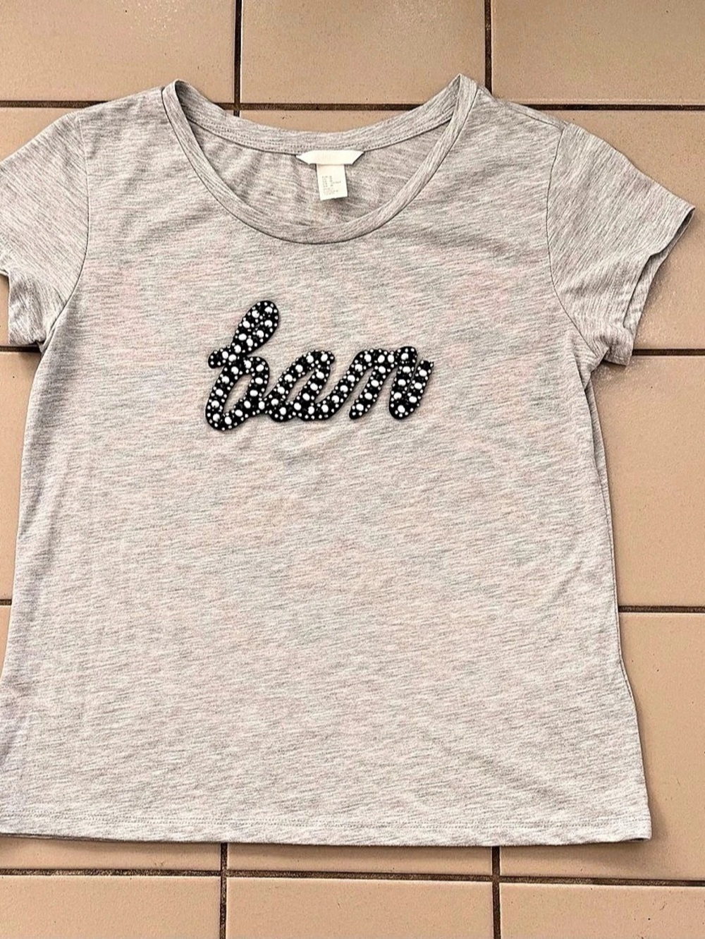 H&M Gray Heathered Graphic T-Shirt Beaded "Bam" Script Short Sleeve Size M